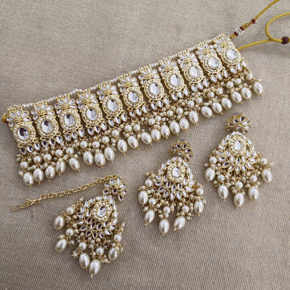 Kundan Punjabi Indian Wedding Guest Necklace Set